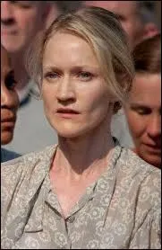 Où la mère de Katniss part-elle à la fin ?