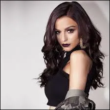 Comment s'appelle sa mère ?