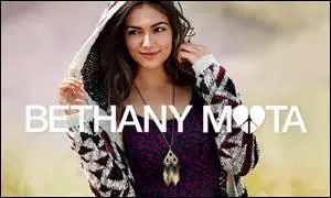 Combien d'abonnés a-t-elle sur sa chaîne YouTube en 2014 ? (environ)