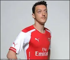 De quelle nationalité est Mesut Özil ?