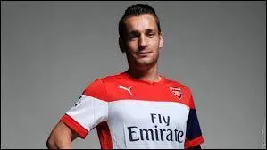 De quelle nationalité est Mathieu Debuchy ?