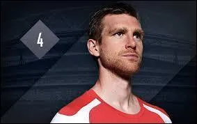 De quelle nationalité est Per Mertesacker ?