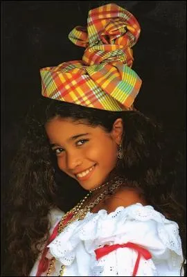 Cette jeune fille est originaire :