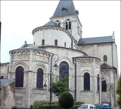 De ces quatre départements, lequel ne touche pas à celui du Loir-et-Cher ?