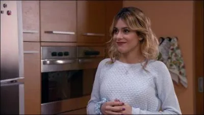 Quel surnom affectueux Priscila, la mère de Ludmila, donne-t-elle à Violetta ?