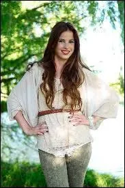 Camila, dans la saison 2, est amoureuse de :