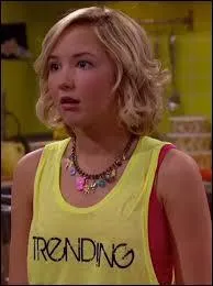 C'est une amie de Phoebe. Qui est-ce ?