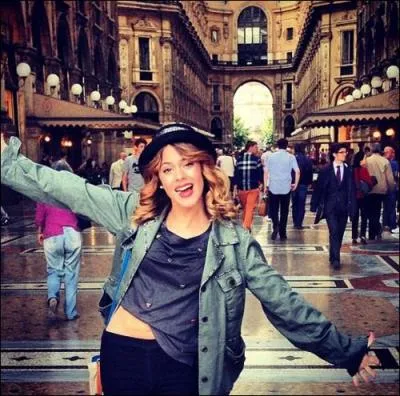 Tini adore faire les magasins.