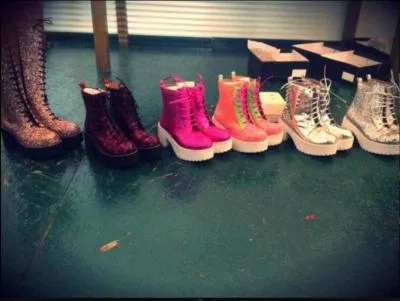 Tini a plus d'un million de paires de chaussures.