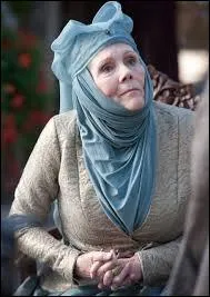 Quelle est l'apparence des mains d'Olenna Tyrell ? (Dans le livre, encore)