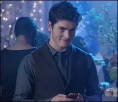 Qui a longtemps cru que sa sur était vraiment sa sur, sans se douter que c'était sa mère biologique ?