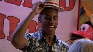 Avec qui Lauren sort-elle ?