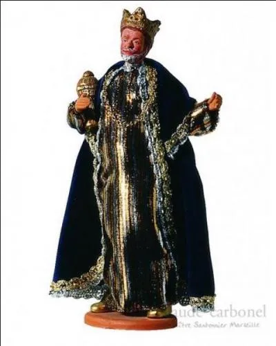 Représentant le roi mage à la grande cape noire. Dans ses mains, il porte un ciboire rempli d'encens. Quel est le nom de ce santon ?