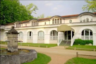 Quelle est cette ville thermale des Landes, créée par Napoléon III ?