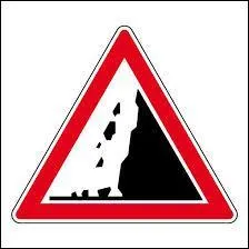 Que signale ce panneau routier de danger ?