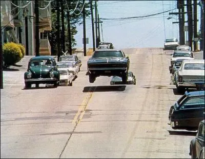 Dans "Bullitt", Steve McQueen arpente ses rues au volant d'une Ford Mustang...