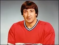 Le dernier à avoir vu son numéro retiré par le Canadien est Guy Lapointe. Quel numéro a rejoint les hauteurs du stade ?