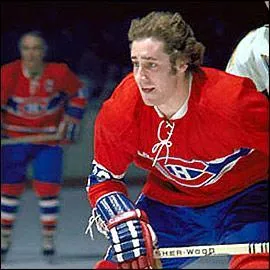 Reconnu comme étant un des meilleurs joueurs dans les deux sens de la patinoire, Bob Gainey devint DG des Canadiens. C'est à ce moment que son numéro fut retiré. Le méritait-il ? Selon-moi oui, mais de toute façon en levant les yeux au ciel on peut voir son numéro flotter au côté de nos autres glorieux. Quel était son numéro ?