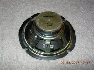 De quelle marque est ce haut parleur ?