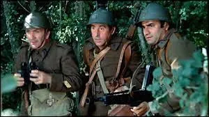 Les trois glorieux héros de la "7e Compagnie", sont soi-disant, des adeptes de la tactique dite de "la tenaille". Que veut dire "être pris en tenaille" ?