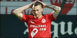 Qui est cet attaquant du KV Courtrai ?