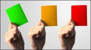 De quelle couleur est le carton s'il entraîne un arrêt de jeu et une expulsion ?