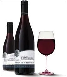 Quel vin, à la robe allant du rubis au pourpre et aux saveurs à la fois fruitées, animales, dont le goût est moelleux, dégustez-vous ?