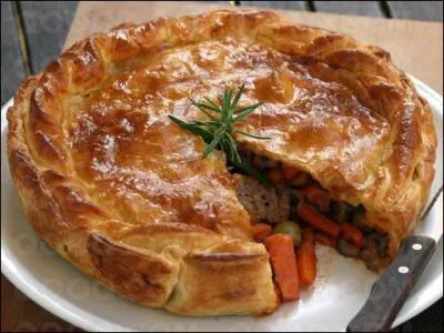 La croustade de Clermont-l'Hérault est à base de --------- . On y ajoute des carottes, du céleri, des cèpes et des olives dénoyautées.