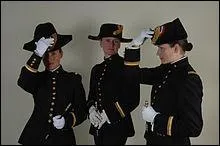 Combien le Cadre Noir compte-t-il d'écuyers femmes en 2008 ?