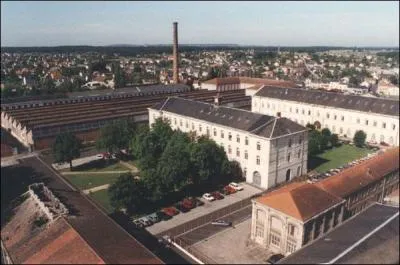 En quelle année fut créée la manufacture d'armes de Châtellerault qui a employé 8000 "manuchards" pendant la Première Guerre mondiale ?