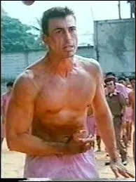 Milieu des années 90, l'acteur suisse Daniel Bernhardt, reprend lui aussi le flambeau de Jean-Claude Van Damme. De quel film, Daniel Bernhardt va-t-il interpréter le premier rôle dans trois nouveaux volets ?