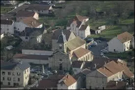 Voici la commune franc-comtoise d'Echenoz-la-Méline vue du ciel. Elle se situe dans le département ...