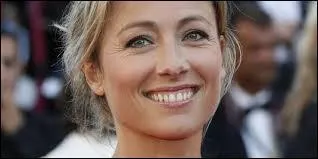 Comment s'appelle cette animatrice de télévision ?