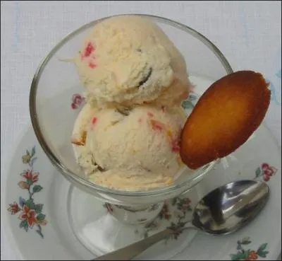 Une petite glace nous fera digérer, c'est une glace "plombière" avec ....