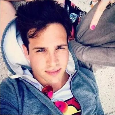 Dans "Violetta", saison 3, comment s'appelle en vrai le "frenchie" ?