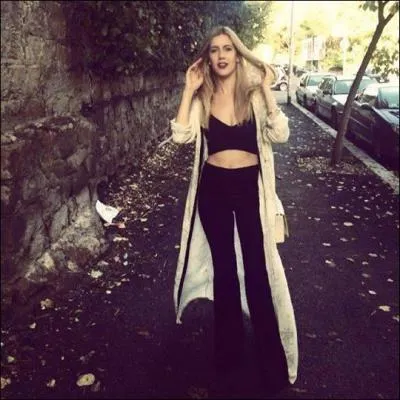 Qui incarne le rôle d'Angie ?