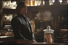Avec quoi Rumple trahi Emma ?
