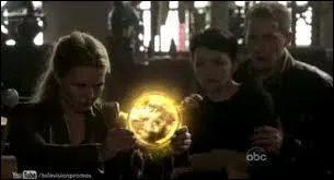 Qui aide Emma à contrôler ses pouvoirs ?