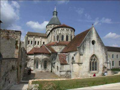 Nous passerons tout d'abord à La Charité-sur-Loire dans la Nièvre afin d'y contempler son admirable prieuré Notre-Dame, de quand date-t-il ?