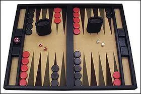 Quinze est le nombre de pion d'un célèbre jeu. Quel est son nom ?