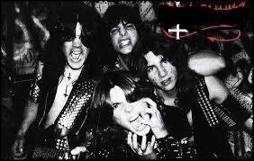 Ce groupe américain, formé en 1983, est l'un des grands pionniers du death metal. D'ailleurs, c'est à lui que l'on doit le nom de ce style de metal, grâce à sa chanson éponyme figurant sur l'album "Seven Churches" (1985). Ce groupe se nomme :