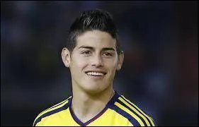 Comme troisième ailier gauche, je mettrais James Rodriguez, évoluant au Real Madrid (lui aussi) de nationalité colombienne comme son compatriote...