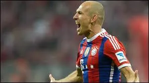 À droite, je choisirais un Hollandais qui joue au Bayern Munich (lui aussi) nommé Robben et prénommé...