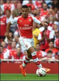 Je choisirais ensuite un joueur d'Arsenal comme ailier droit remplaçant son prénom est Alexis, il est...