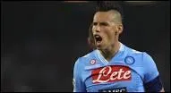 Je viens de remarquer que j'avais oublié un 3e milieu offensif. Je mettrais donc Hamsik, un joueur de Naples, dernier rescapé du trio Cavani-Lavezzi-Hamsik (Cavani et Lavezzi sont partis à Paris ) mais de quelle nationalité est-il ?
