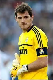 Comme troisième gardien de but... Je mettrais cet Espagnol qui joue au Real Madrid Club de Fútbol, son prénom est....