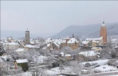 Dans quel département se situe la ville de Poligny ?