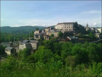 Dans quel département est située la ville de La Salvetat-sur-Agout ?