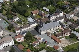 Nous survolons la ville Euroise de La Bonneville-sur-Iton. Nous sommes dans le ciel de la région ...