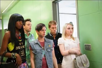 Qui est la blondinette au premier plan ?